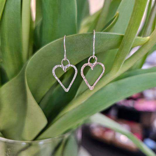 MEDIUM DANGLE HEART HOOK EARRINGS