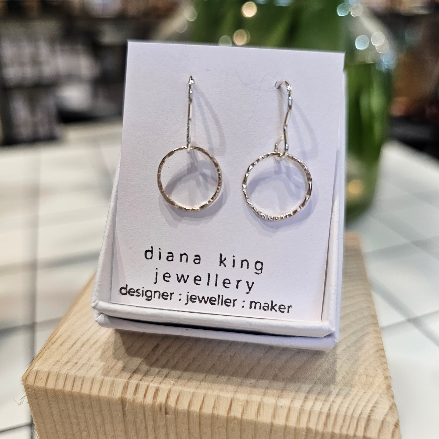 SINGLE HAMMERED CIRCLE HOOK EARRINGS