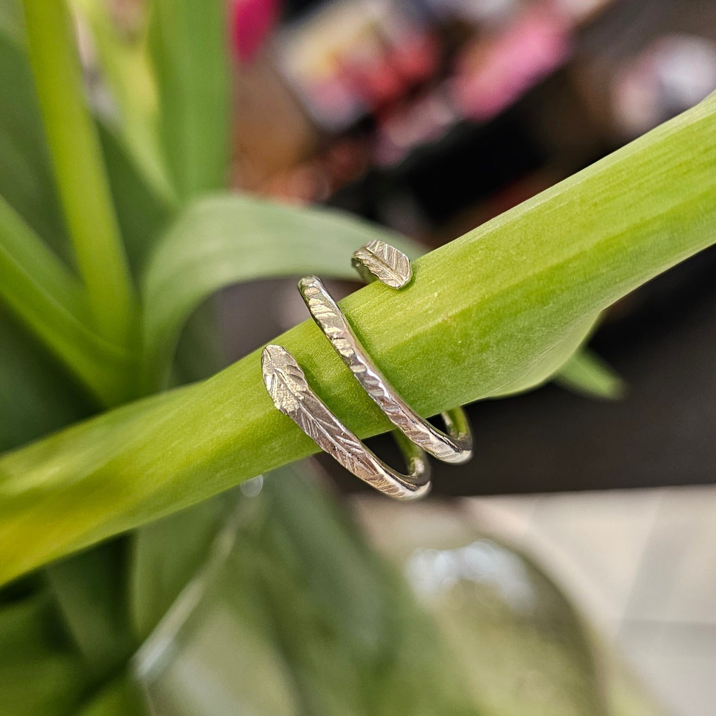 DOUBLE SPIRAL FEATHER RING