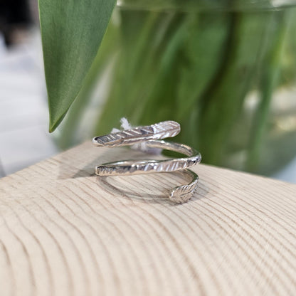 DOUBLE SPIRAL FEATHER RING