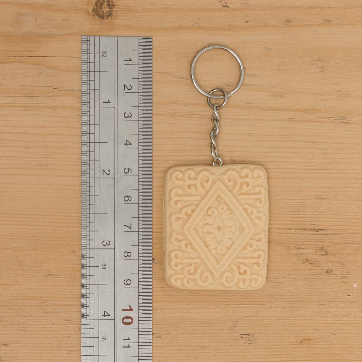 CUSTARD CREAM KEYRING