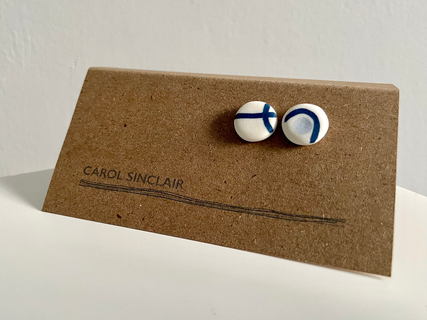 ROUND PORCELAIN STUDS