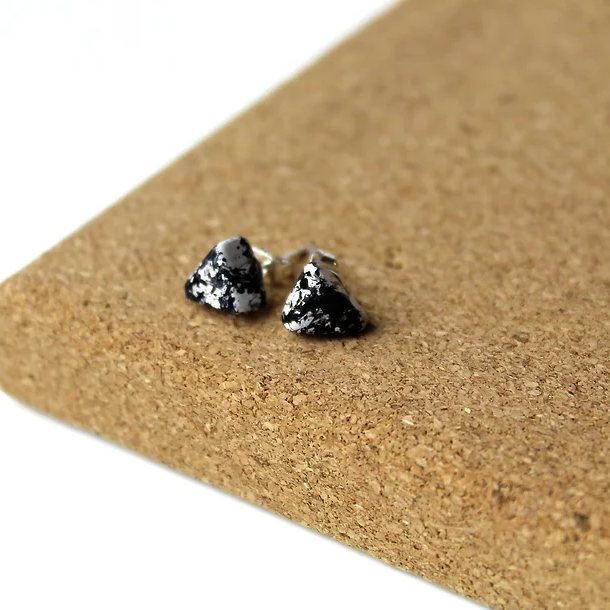 TRIANGLES STUD EARRINGS